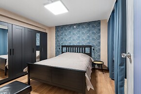 Central Stay w/ Full Kitchen