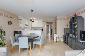 Cozy and Spacious Apartment on the 1st Floor