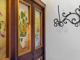 Comfortable Villa With Private Pool, Garden, Balcony, Near Lake Garda