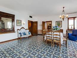 Comfortable Villa With Private Pool, Garden, Balcony, Near Lake Garda