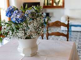 Comfortable Villa With Private Pool, Garden, Balcony, Near Lake Garda