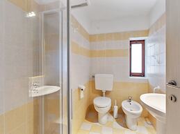 Comfortable Villa With Private Pool, Garden, Balcony, Near Lake Garda