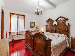 Comfortable Villa With Private Pool, Garden, Balcony, Near Lake Garda