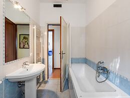 Comfortable Villa With Private Pool, Garden, Balcony, Near Lake Garda