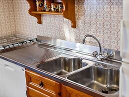 Comfortable Villa With Private Pool, Garden, Balcony, Near Lake Garda