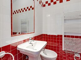 Comfortable Villa With Private Pool, Garden, Balcony, Near Lake Garda