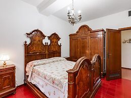 Comfortable Villa With Private Pool, Garden, Balcony, Near Lake Garda