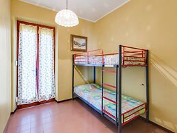 Comfortable Villa With Private Pool, Garden, Balcony, Near Lake Garda