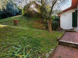 Comfortable Villa With Private Pool, Garden, Balcony, Near Lake Garda