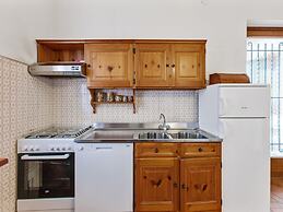 Comfortable Villa With Private Pool, Garden, Balcony, Near Lake Garda