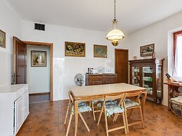 Comfortable Villa With Private Pool, Garden, Balcony, Near Lake Garda