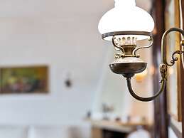 Comfortable Villa With Private Pool, Garden, Balcony, Near Lake Garda