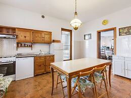 Comfortable Villa With Private Pool, Garden, Balcony, Near Lake Garda