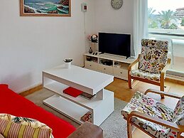 Bungalow House With Communal Pool