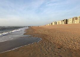 Apartment on Zeedijk With Stunning Sea View