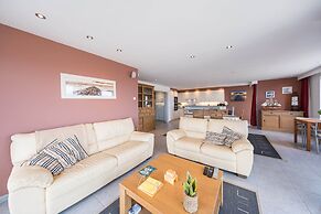 Apartment With Frontal Sea-views