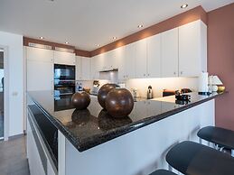 Apartment With Frontal Sea-views