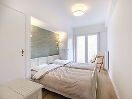 Renovated Apartment With a top Location on a Dike