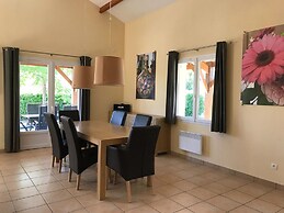 Peaceful Holiday Home With Swimming Pool