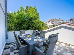 Donatella -apt 1- 10m van het Strand