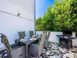 Donatella -apt 1- 10m van het Strand