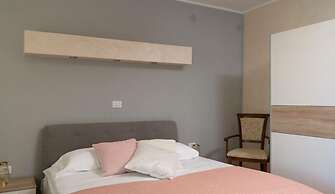 Donatella -apt 1- 10m van het Strand