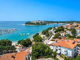 Donatella -apt 1- 10m van het Strand