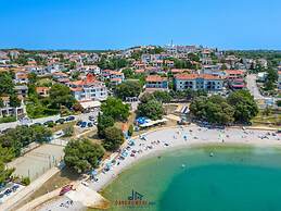 Donatella -apt 1- 10m van het Strand