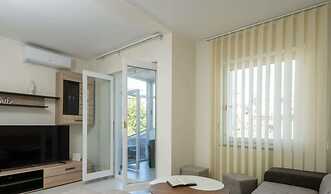 Donatella -apt 1- 10m van het Strand