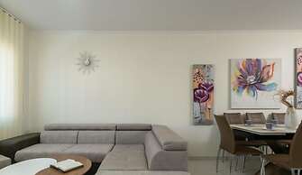 Donatella -apt 1- 10m van het Strand