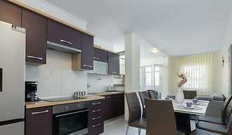 Donatella -apt 1- 10m van het Strand