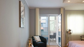 Donatella -apt 1- 10m van het Strand