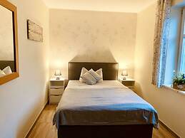 Feuerstein House Monchgut