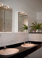 Seeperle Modern Retreat