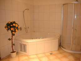 Seeperle Modern Retreat