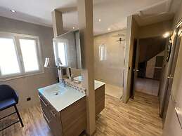 Modern Villa Flovin With Swimming Pool