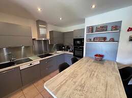 Modern Villa Flovin With Swimming Pool