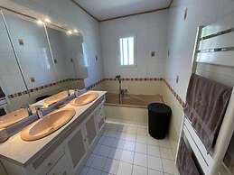 Modern Villa Flovin With Swimming Pool