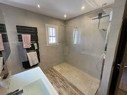 Modern Villa Flovin With Swimming Pool