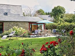 Cosy Holiday Home in Huelgoat With Terrace