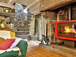 Cosy Holiday Home in Huelgoat With Terrace