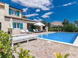 Villa Martha Comfortable Holiday Residence