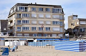 Trianon 0304 Apartment With Terrace in De Haan