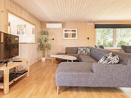 6 Person Holiday Home in Dannemare