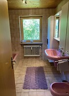 Appealing Apartment Near Lake