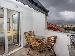 Apartment Mia - Two Bedroom Apartment With Balcony