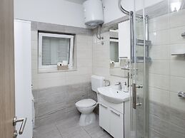 Apartment Mia - Two Bedroom Apartment With Balcony