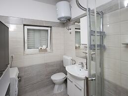 Apartment Mia - Two Bedroom Apartment With Balcony