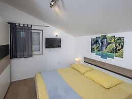 Apartment Mia - Two Bedroom Apartment With Balcony