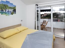 Apartment Mia - Two Bedroom Apartment With Balcony